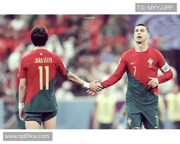 各大足球巨星的绝技与看家本领揭秘:从梅西的过人到C罗的头球技巧 各大足球巨星的绝技与看家本领揭秘:从梅西的过人到C罗的头球技巧