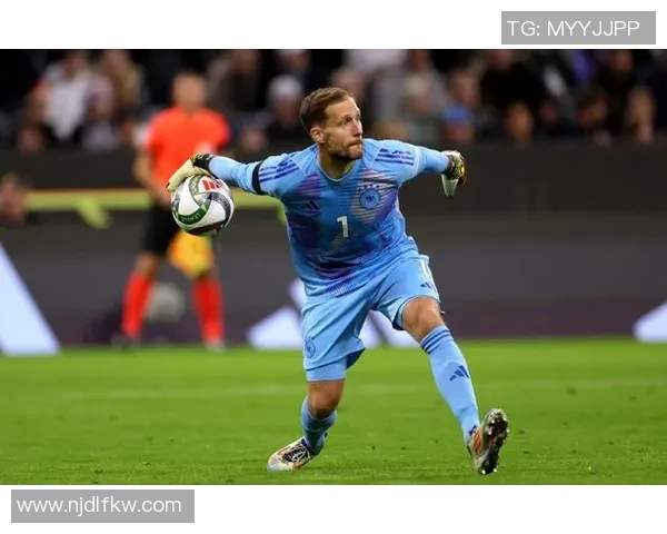 德国足球历史上最具狠劲与实力的球星是谁他如何征服赛场 德国足球历史上最具狠劲与实力的球星是谁他如何征服赛场