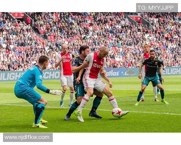 足球场上的球星类型解析 不同球员风格与特点全方位解读 足球场上的球星类型解析 不同球员风格与特点全方位解读