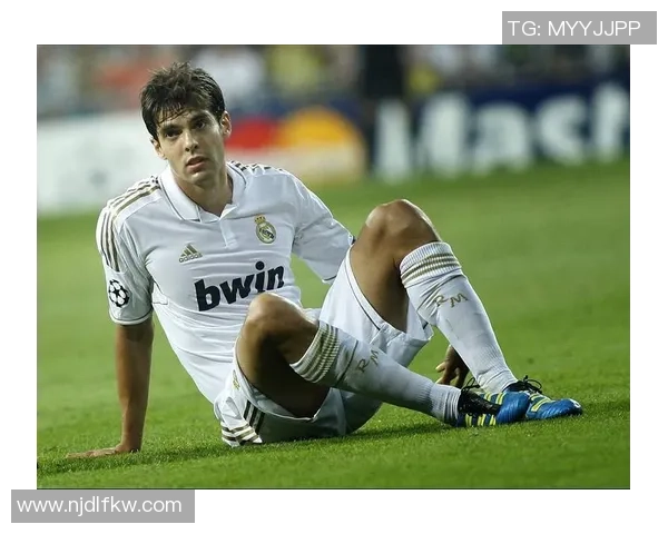 足球巨星卡卡高清动态壁纸震撼呈现点燃绿茵激情瞬间 足球巨星卡卡高清动态壁纸震撼呈现点燃绿茵激情瞬间