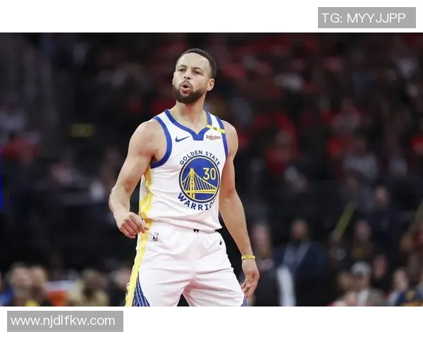 《专访顶级后卫球星揭秘防守艺术与比赛中的关键决策》 《专访顶级后卫球星揭秘防守艺术与比赛中的关键决策》