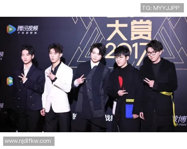 爱坤:从街头少年到足球巨星的成长之路与梦想追寻 爱坤:从街头少年到足球巨星的成长之路与梦想追寻